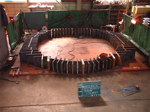 内径φ3500mm超大口径管用専用押輪製作過程の写真